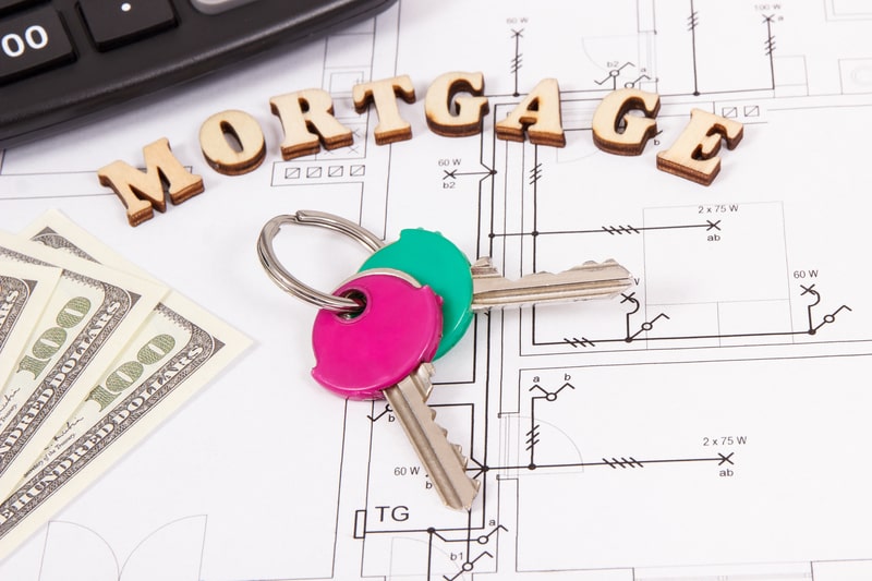 inscription-mortgage-keys-money-and-calculator