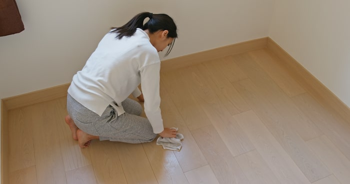 woman-clean-the-floor-for-spring-clean-at-home